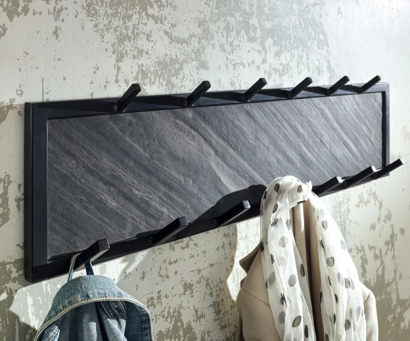 Garderobe AGUAYTIA